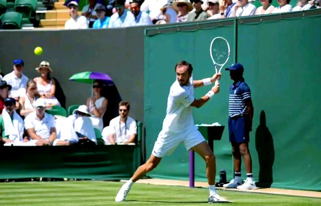 温网碾压蒙特卡洛大师赛,梅德韦杰夫惊艳四座的简单介绍 温网碾压蒙特卡洛大师赛,梅德韦杰夫惊艳四座的简单介绍