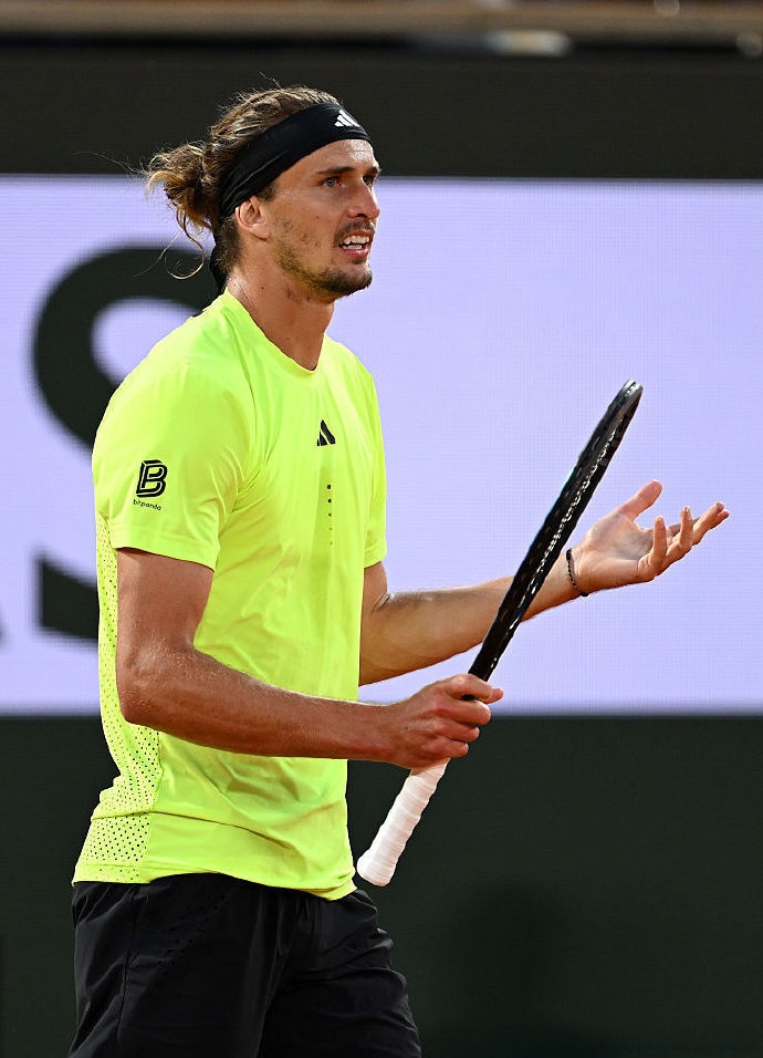 澳网翻盘温网，兹维列夫扛起全队