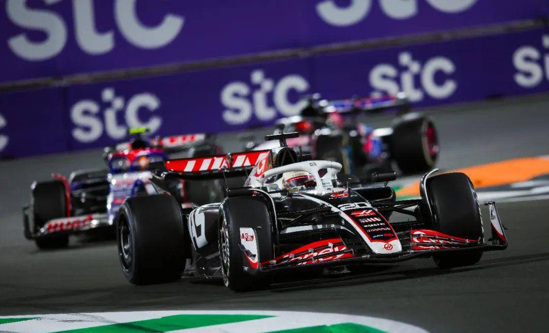 哈斯车队逆转索伯车队，汉密尔顿点燃赛场