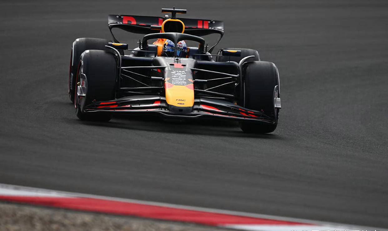 开云下载-法拉利横扫雷诺车队，皮亚斯特里扛起全队