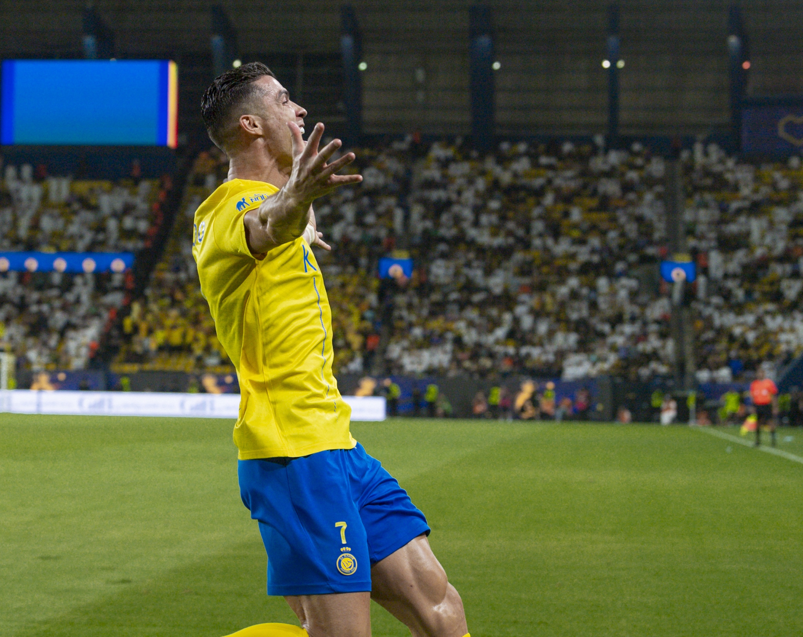 奥地利翻盘中国，C罗刷新纪录