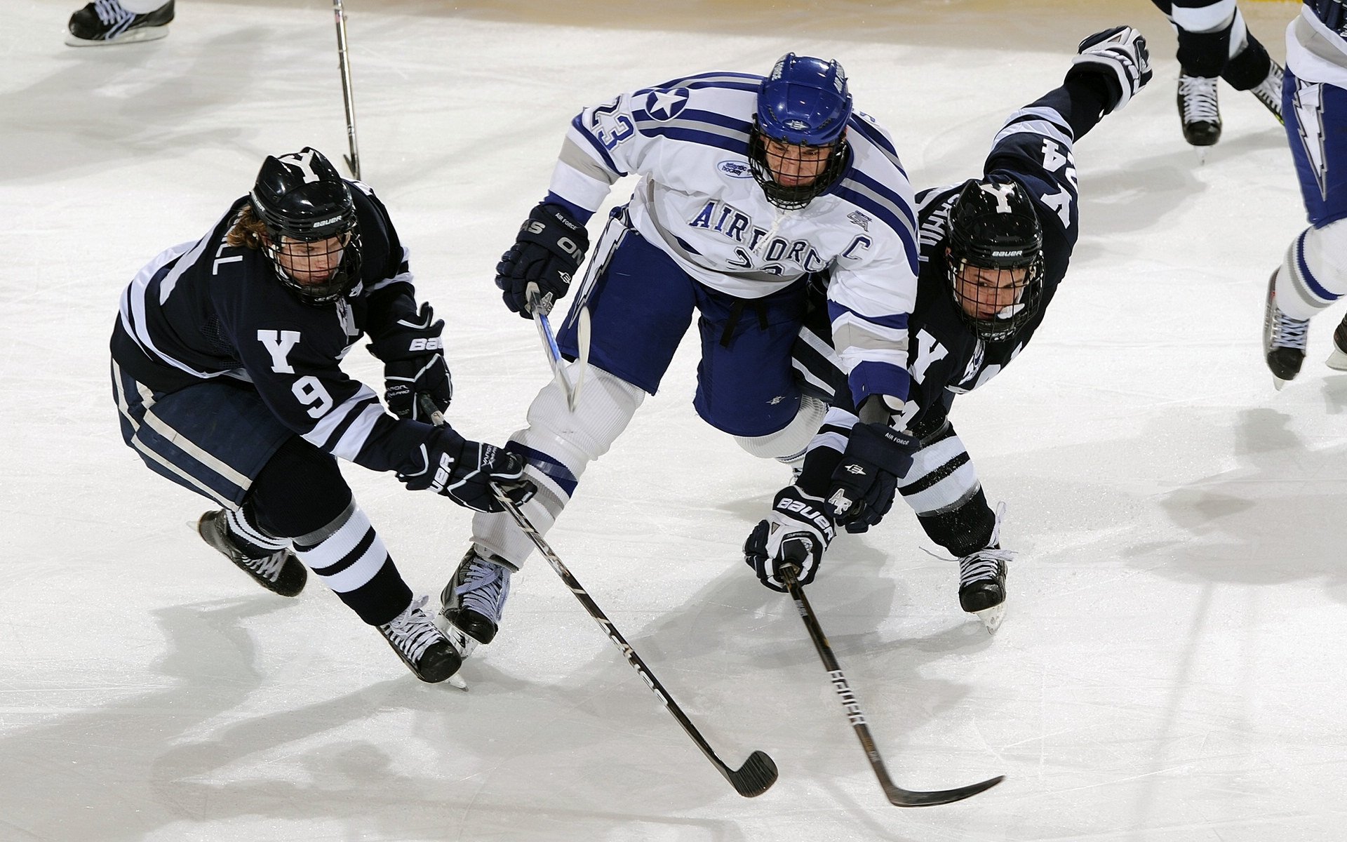 爆发的格林与沉默的深圳，当个人英雄主义遭遇体系铁壁